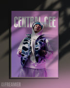 Poster mural "CENTRAL CEE" dans un cadre – vue de face, ambiance déco moderne, ton lavande