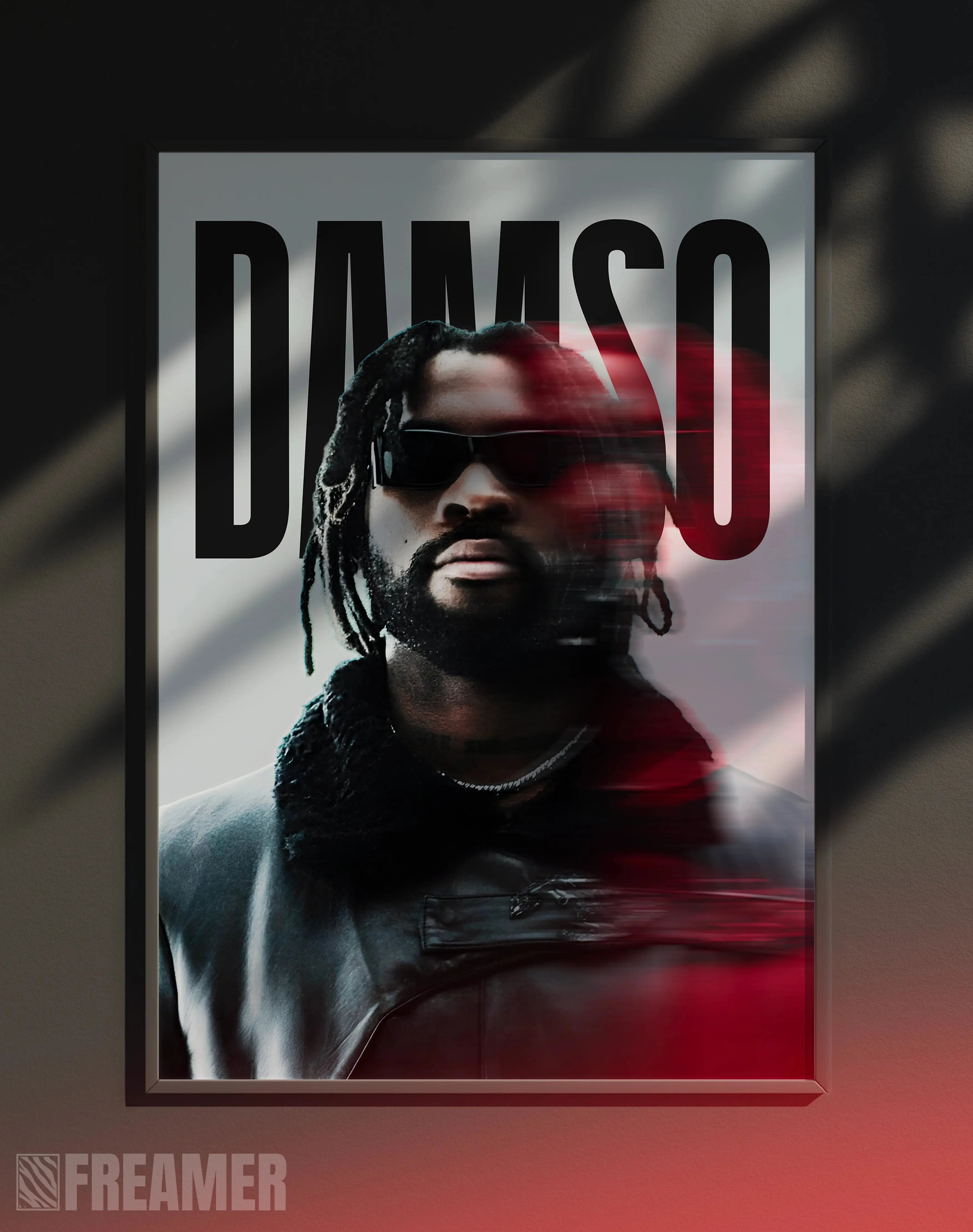 Poster mural "DAMSO" dans un cadre – vue de face, ambiance déco moderne, ton rouge