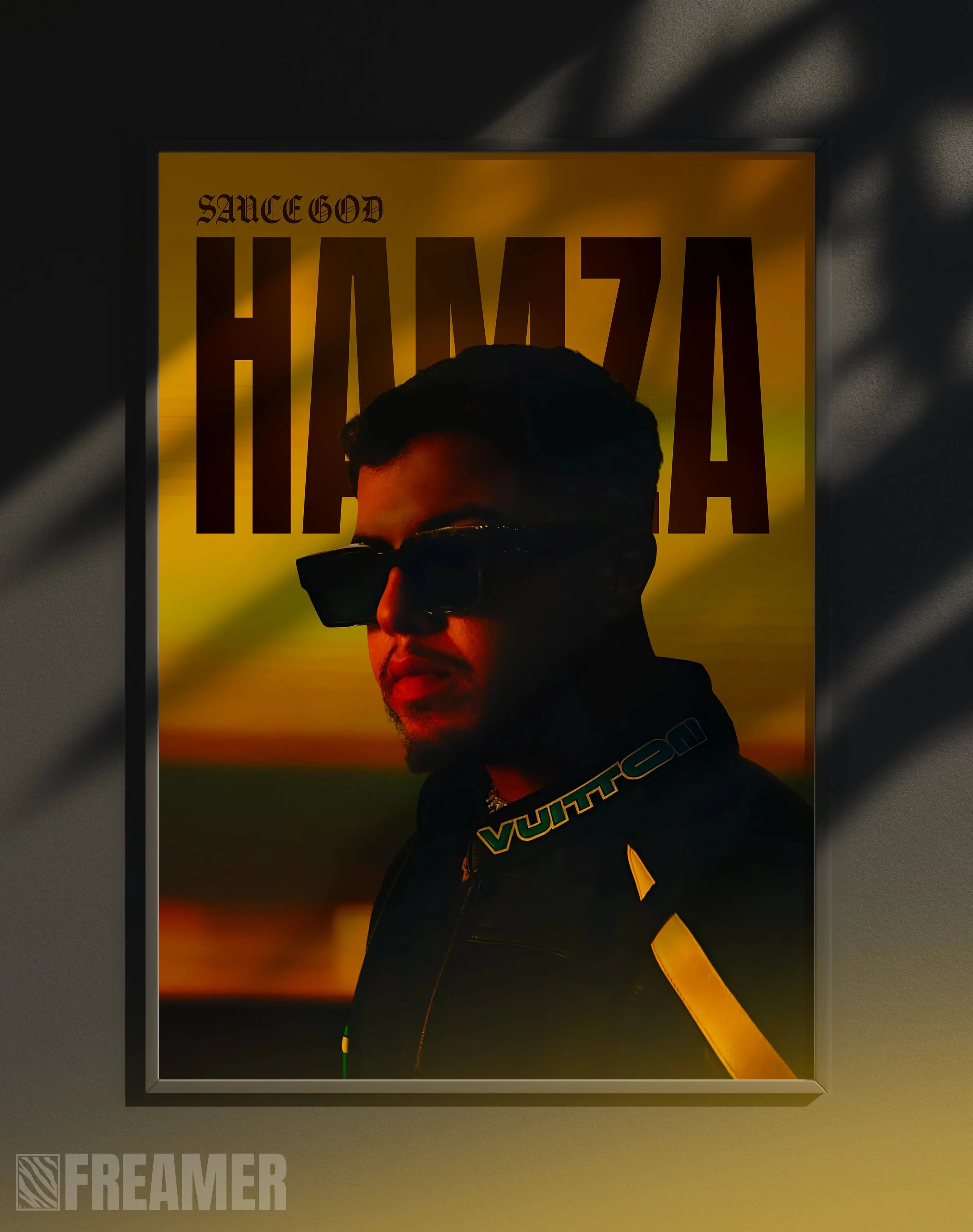 Poster mural "HAMZA" dans un cadre – vue de face, ambiance déco moderne, ton jaune