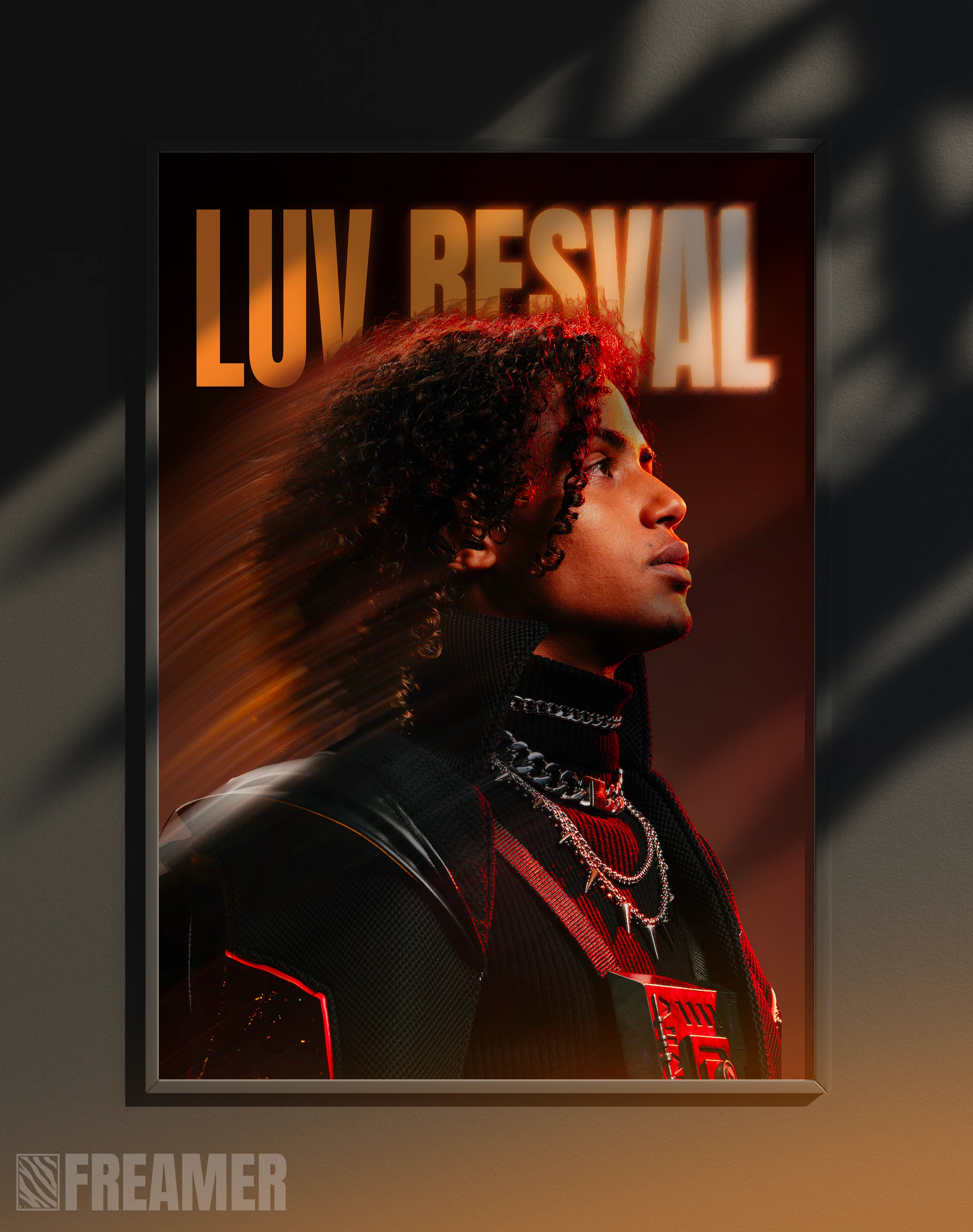 Poster mural "LUV RESVAL" dans un cadre – vue de face, ambiance déco moderne, ton orange