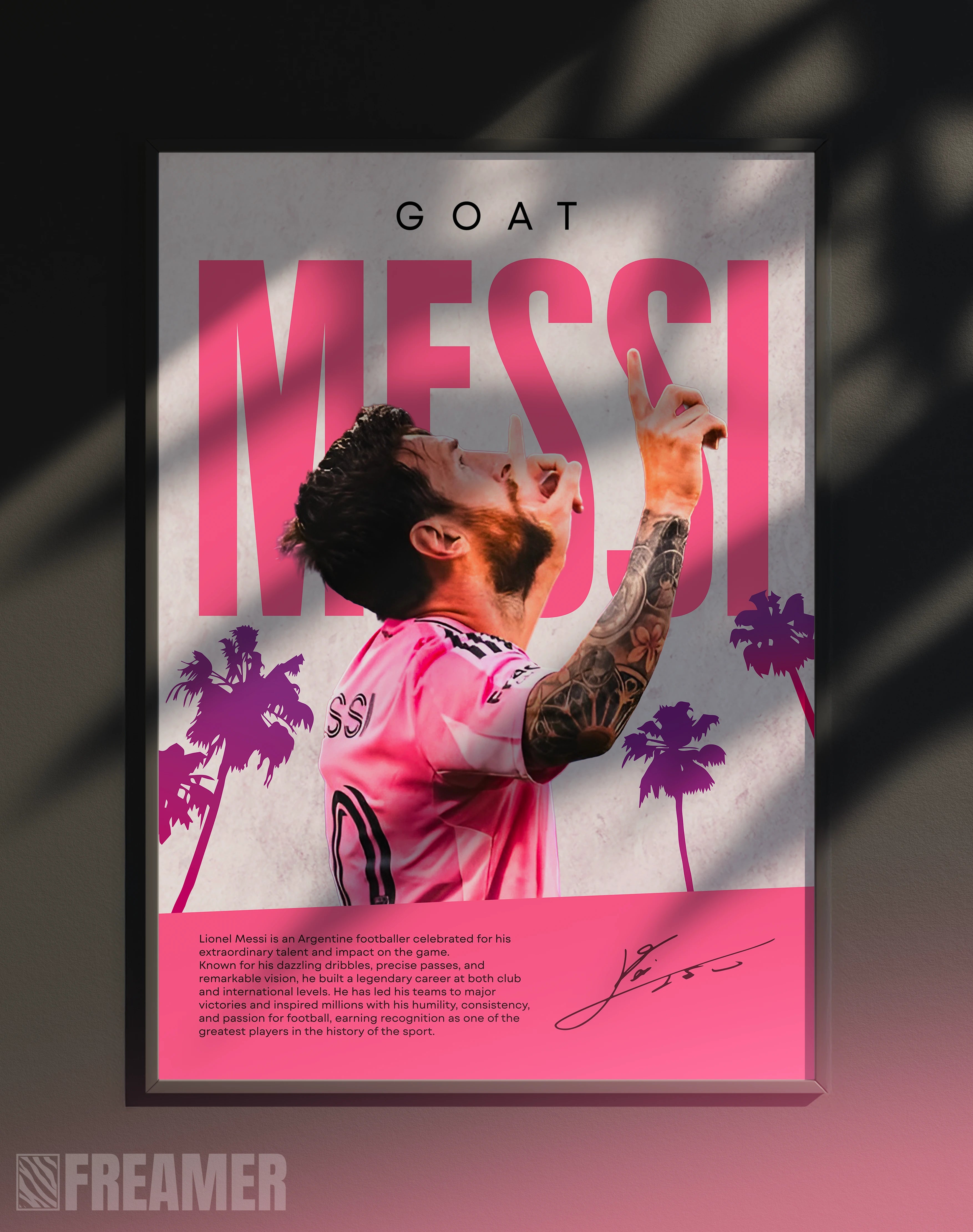Poster mural "LIONEL MESSI" dans un cadre – vue de face, ambiance déco moderne, ton rose
