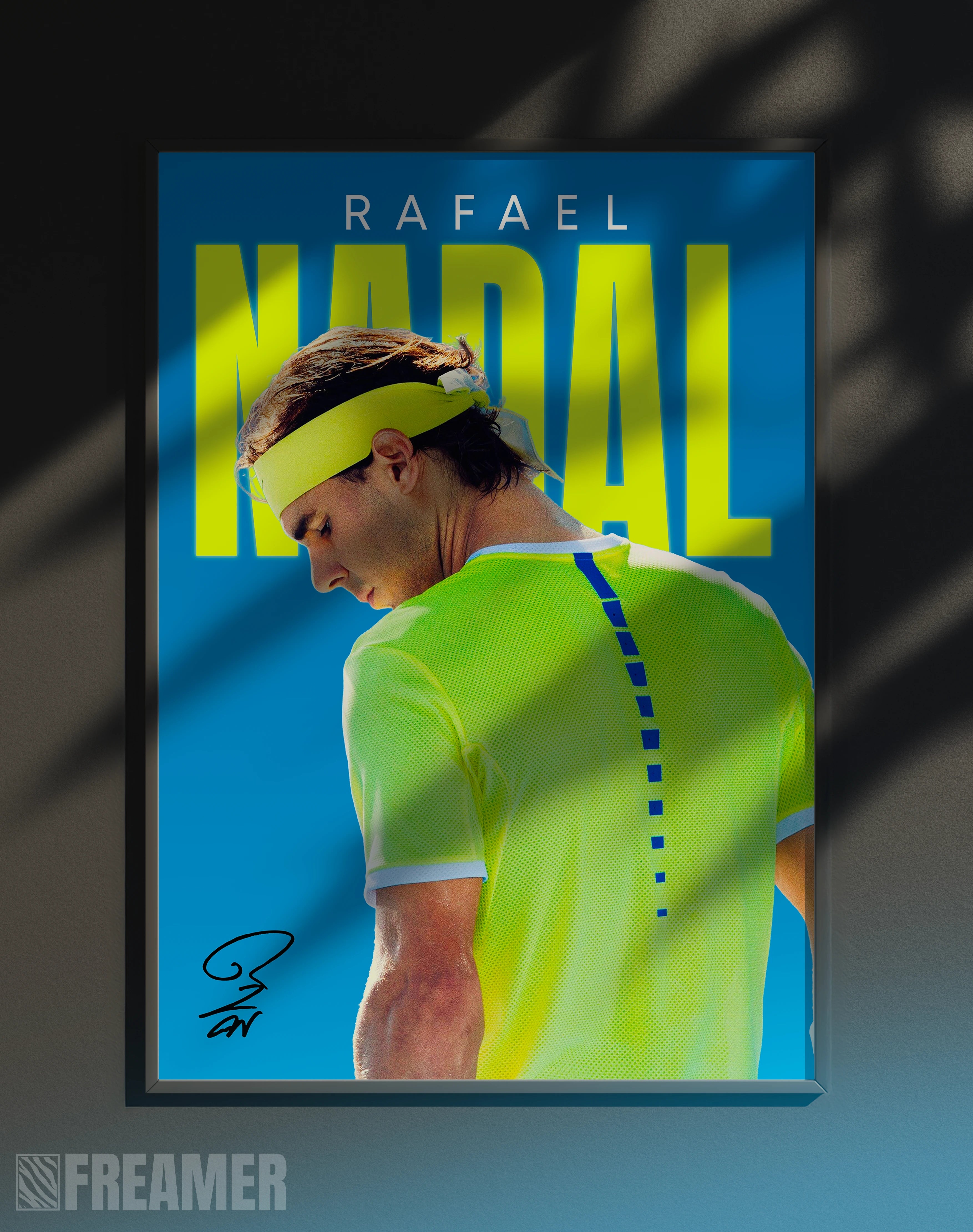 Poster mural "RAFAEL NADAL" dans un cadre – vue de face, ambiance déco moderne, ton bleu et jaune