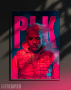 Poster mural "PLK" dans un cadre – vue de face, ambiance déco moderne, ton rouge