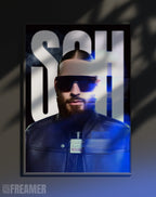 Poster mural "SCH" dans un cadre – vue de face, ambiance déco moderne, ton bleu