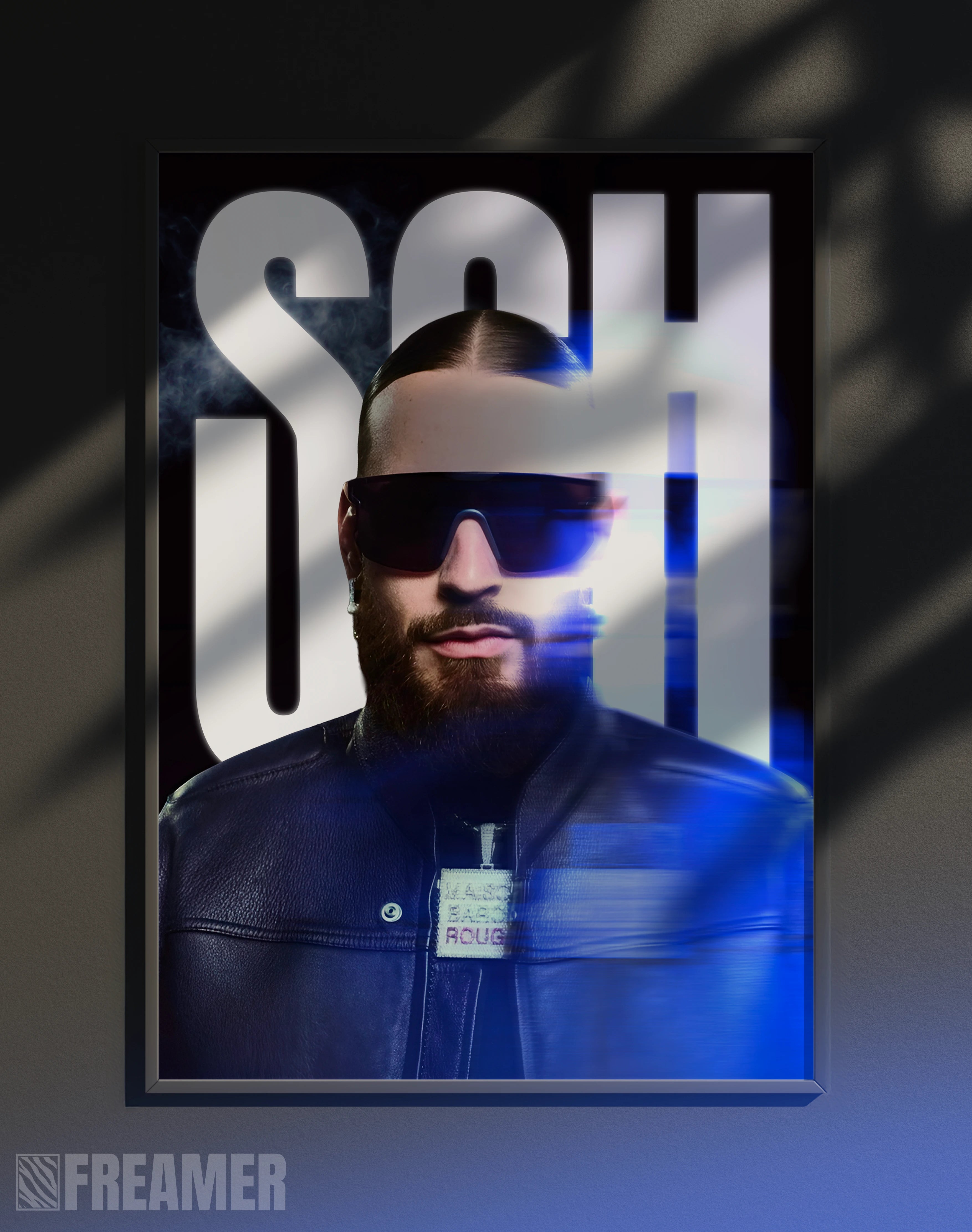 Poster mural "SCH" dans un cadre – vue de face, ambiance déco moderne, ton bleu