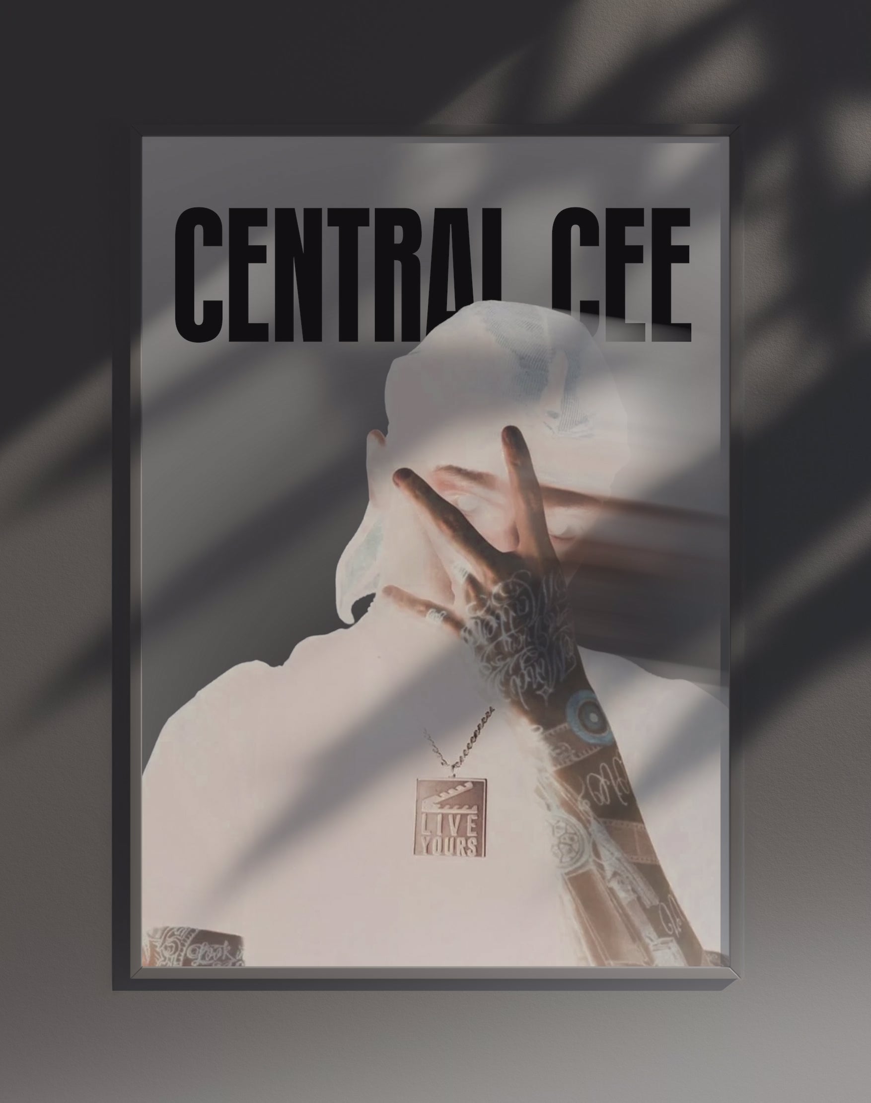 Poster dynamique "CENTRAL CEE" – version animée dans cadre, effet vivant, ton gris