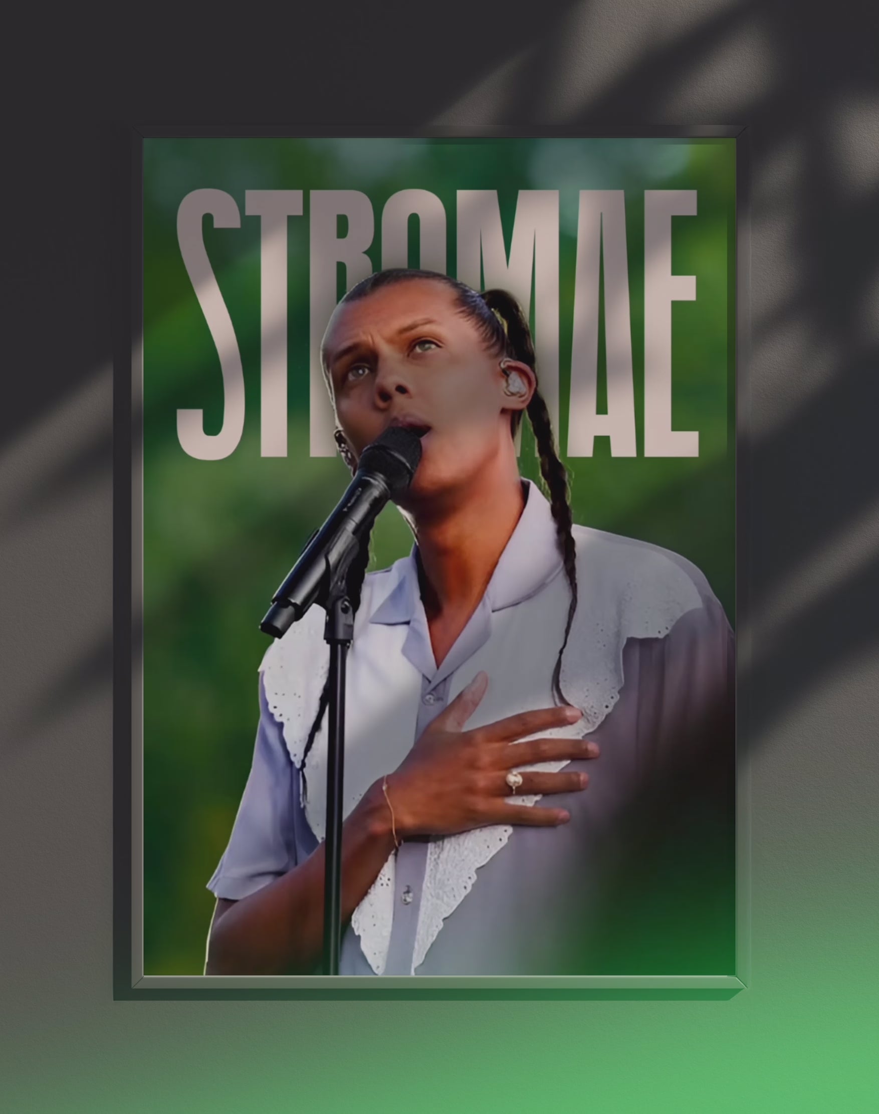 Poster dynamique "STROMAE" – version animée dans cadre, effet vivant, ton vert