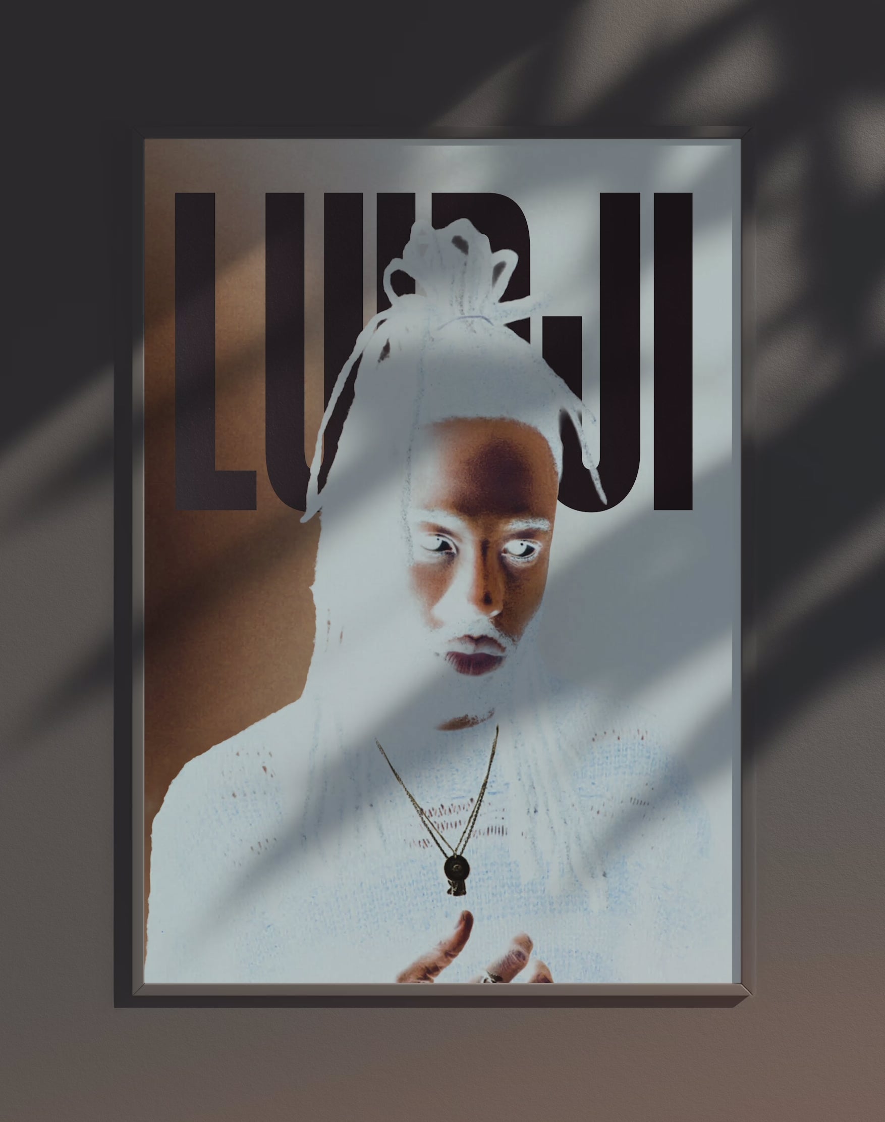 Poster dynamique "LUIDJI" – version animée dans cadre, effet vivant, ton marron