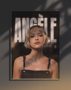 Poster dynamique "ANGÈLE" – version animée dans cadre, effet vivant, ton doré