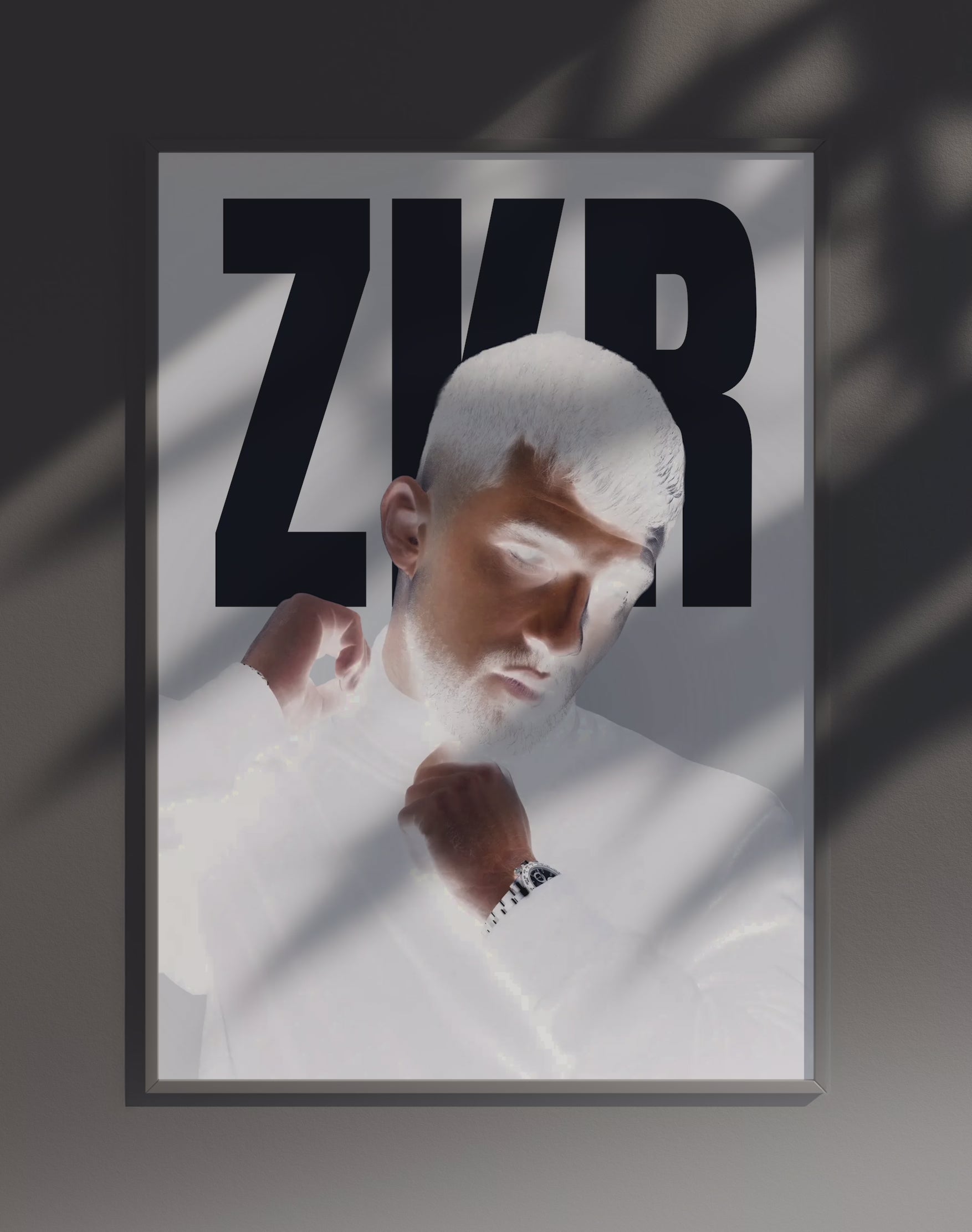 Poster dynamique "ZKR" – version animée dans cadre, effet vivant, ton gris